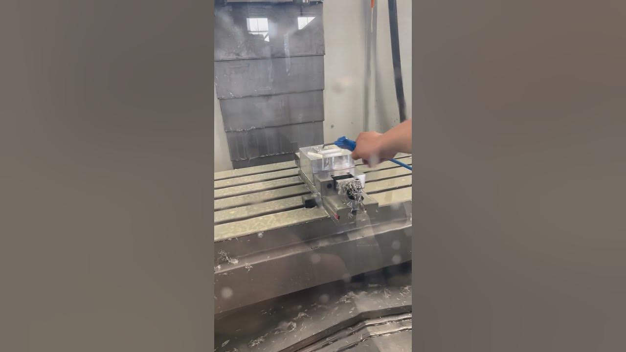 Вертикально-фрезерный обрабатывающий центр KVL 1055 | Фрезерование уступов