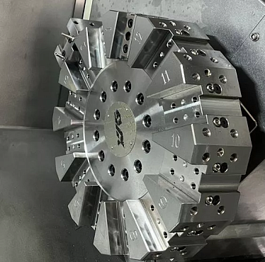 Токарный станок с наклонной станиной KMT KTH 60/1000 MY