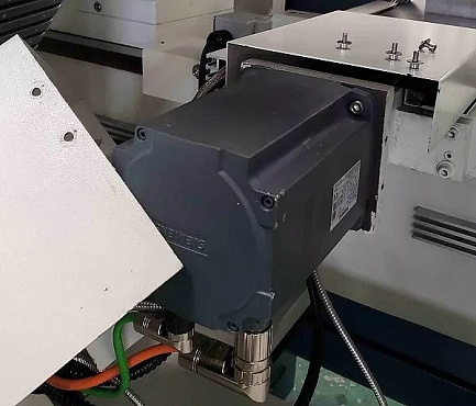 Токарный станок с ЧПУ KE50/1000 Siemens (гидравлика)